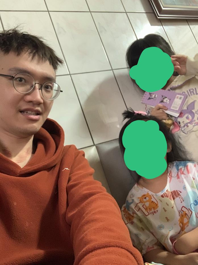 外甥女說想跟舅舅拍照